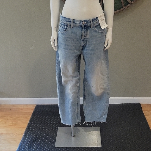 Madewell The Curvy Darted Barrel Leg Light Blue Ankle Jeans